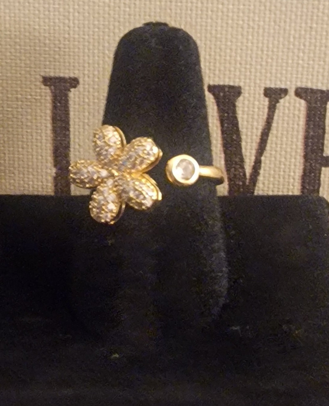 Flower bling ring (Adjustable) image 0