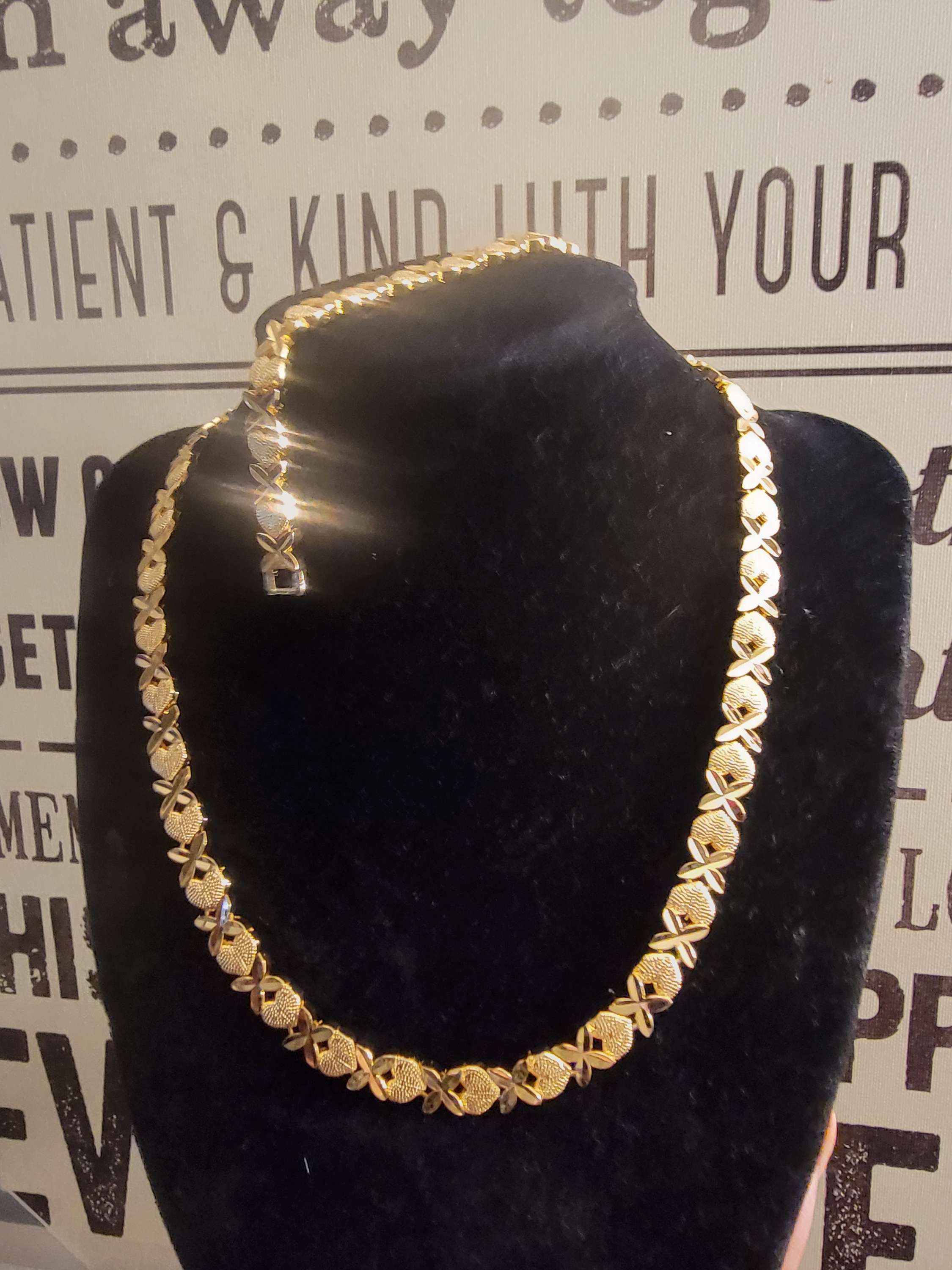 Gold heart set image 1