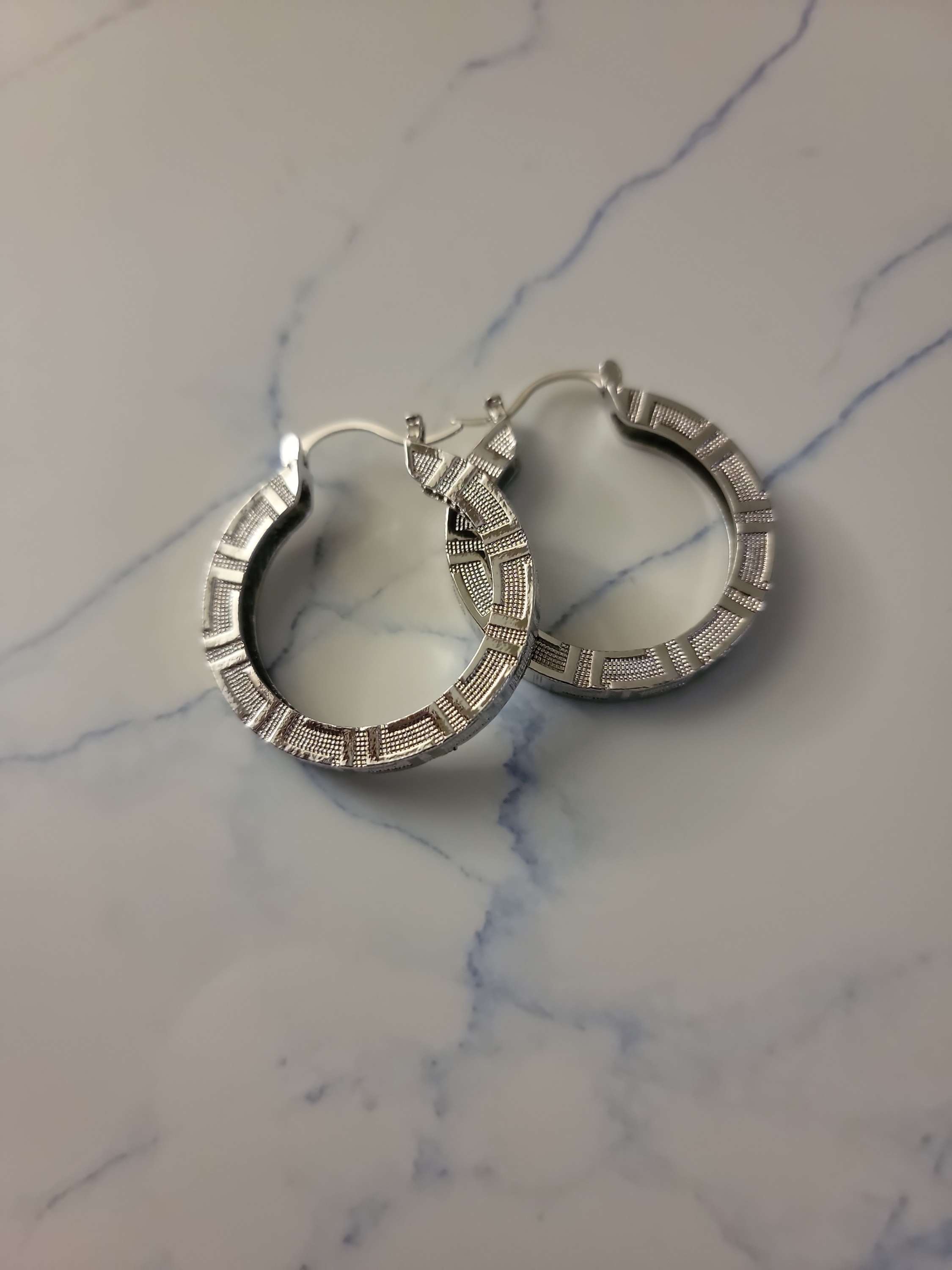 Silvery hoop image 1