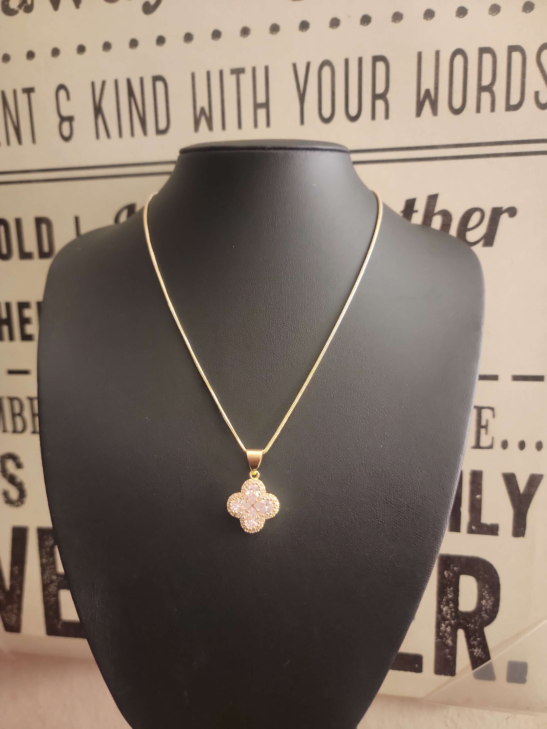 Clover necklace gold image 0