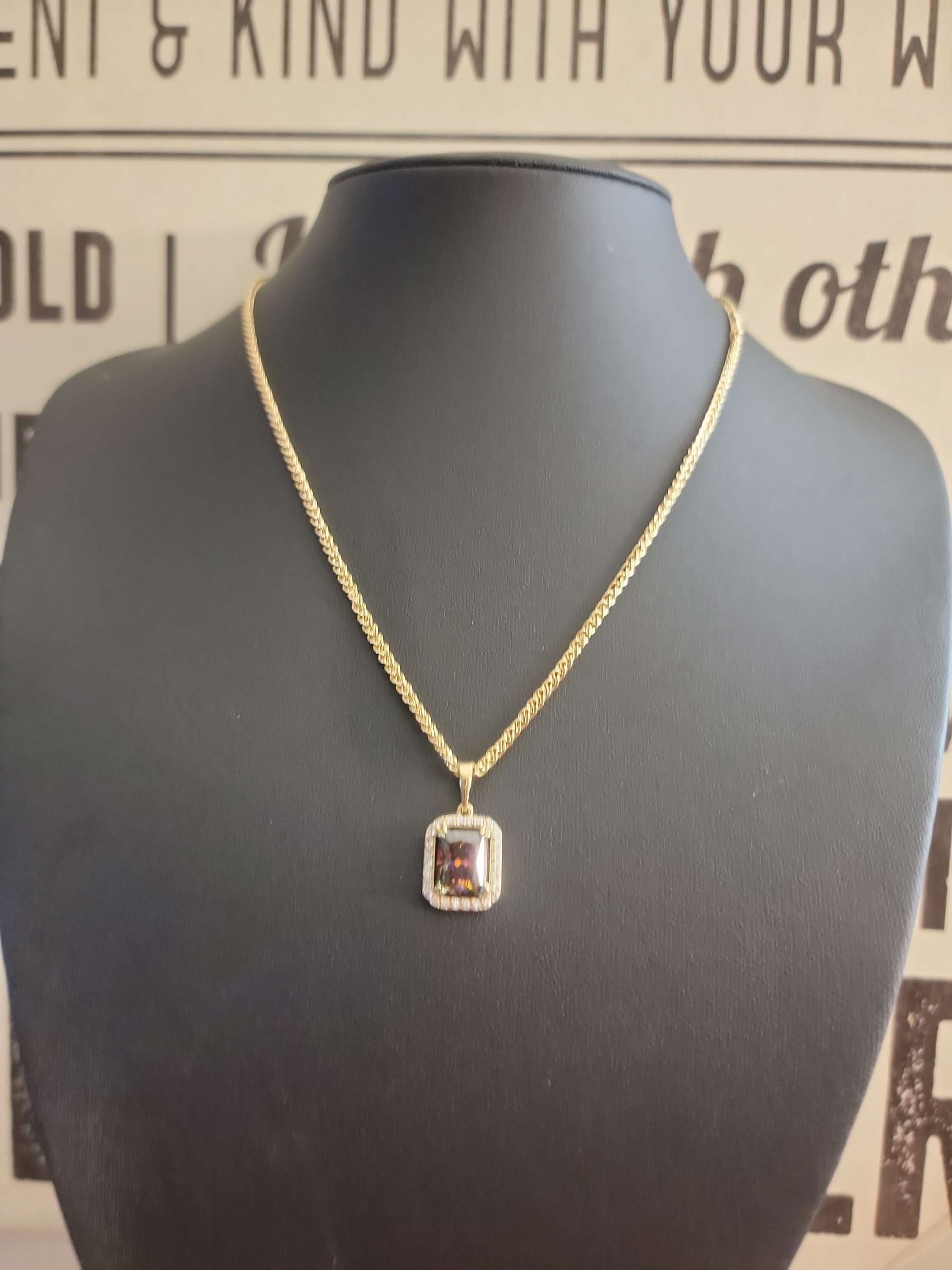 Mysterious jewel necklace  image 1