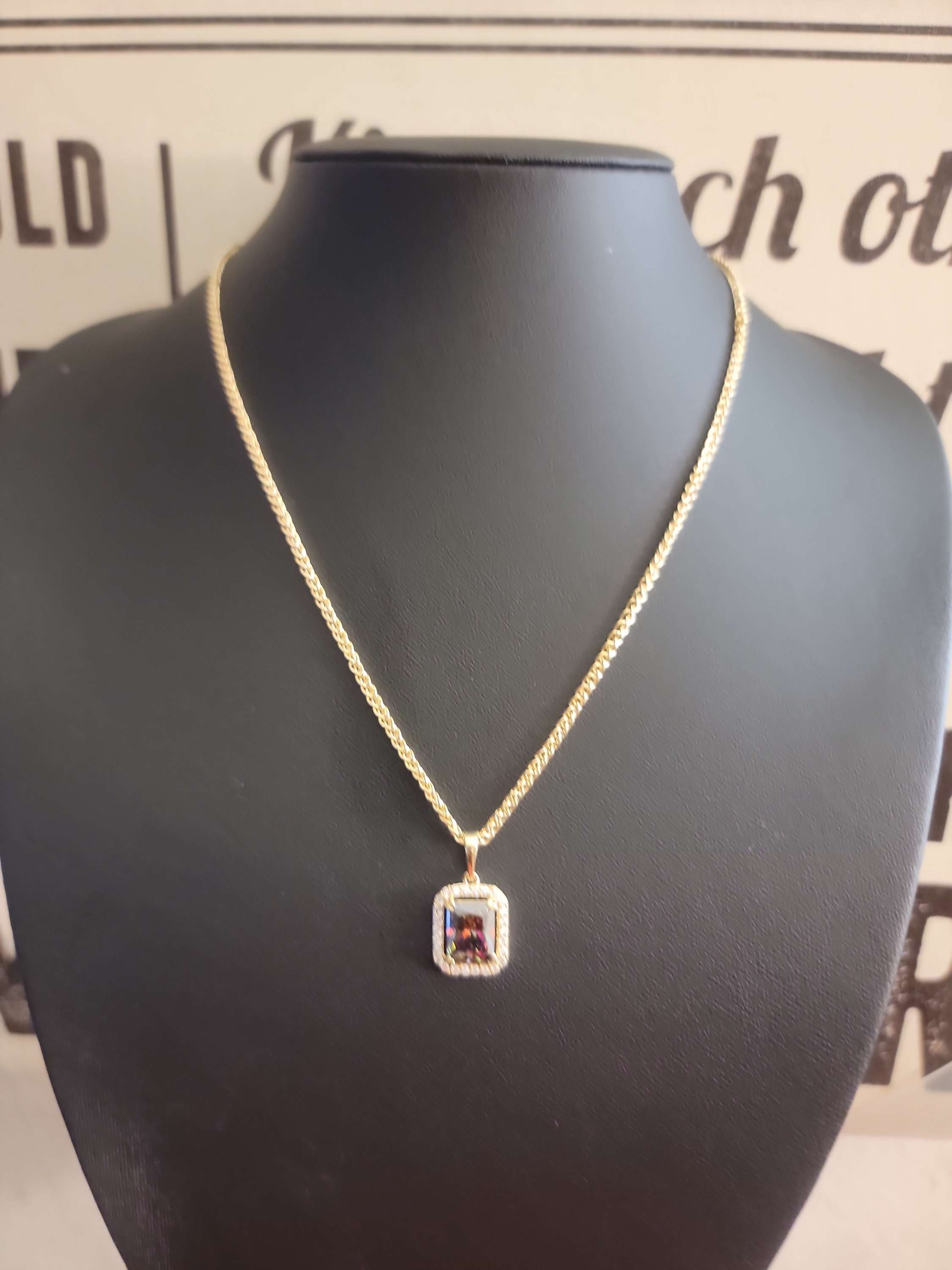 Mysterious jewel necklace  image 0