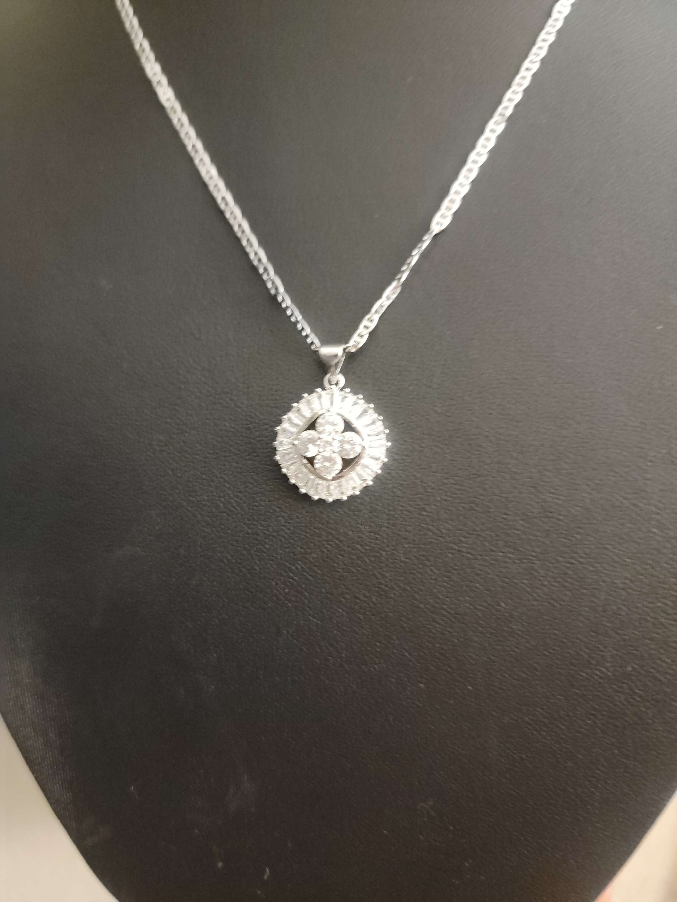 Clover stone necklace  image 1